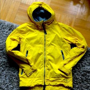 Men’s yellow Relwen rain jacket